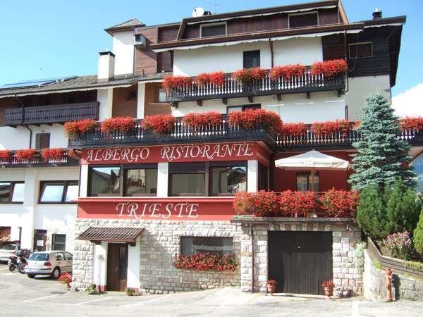 Albergo Trieste Тамбре-д'Альпаго Экстерьер фото